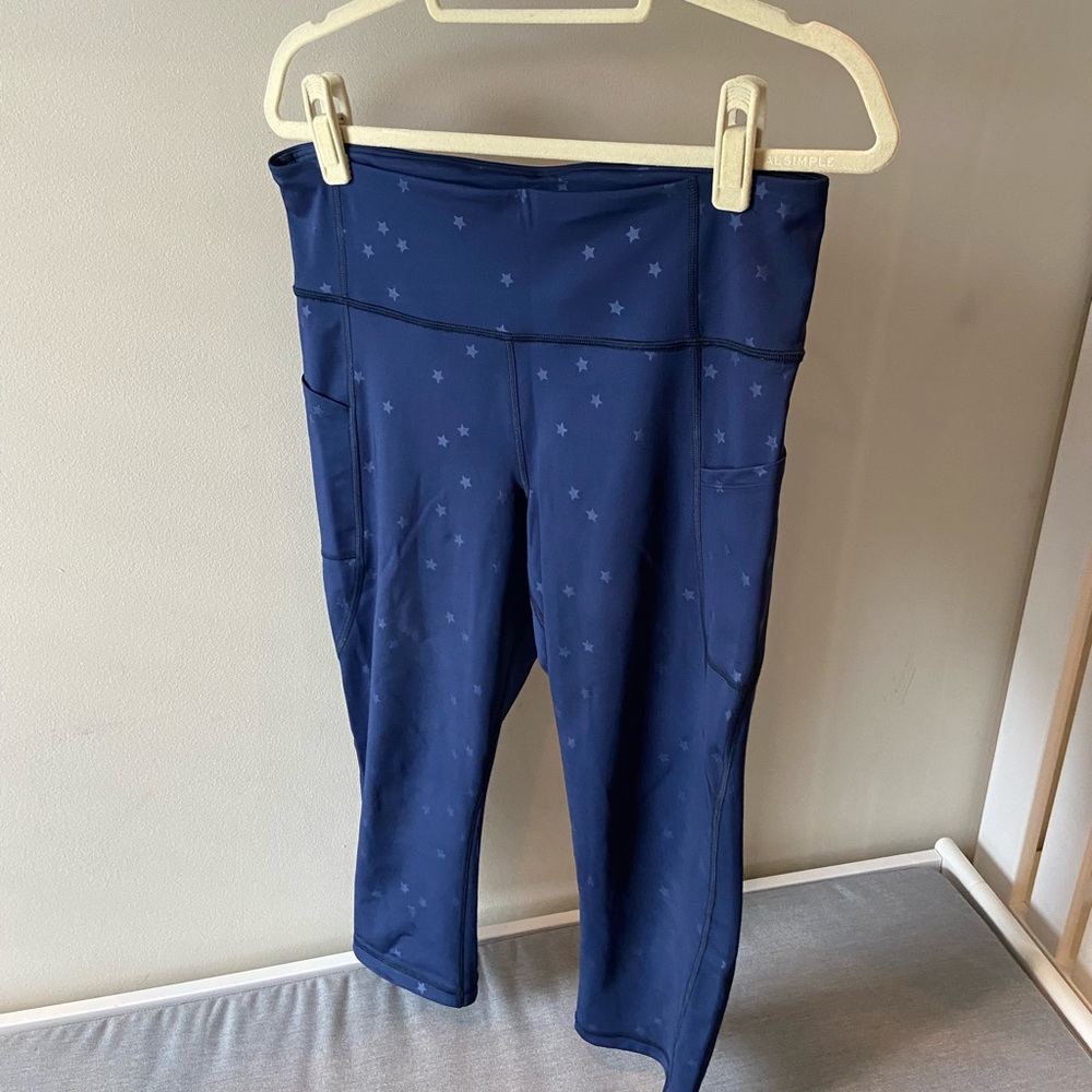 GapFit High Rise Blackout Side-Pocket Capris size Large